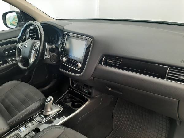Mitsubishi Outlander 2.4 PHEV TROTINA Auto - autobazar